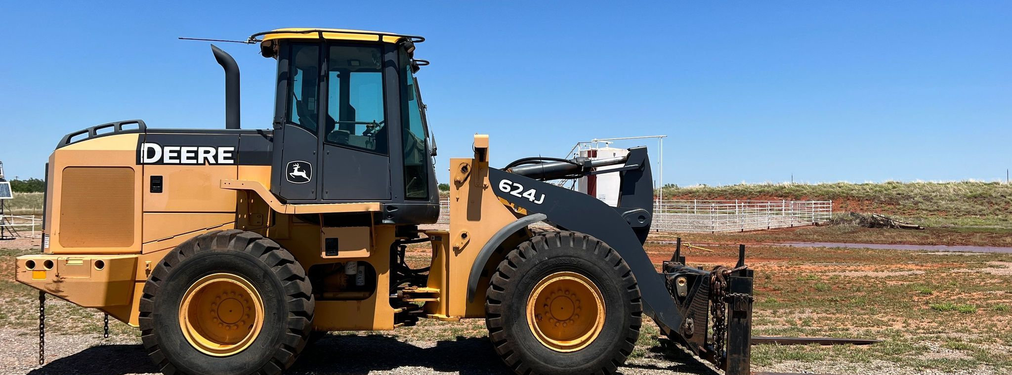 John Deere 624J 4